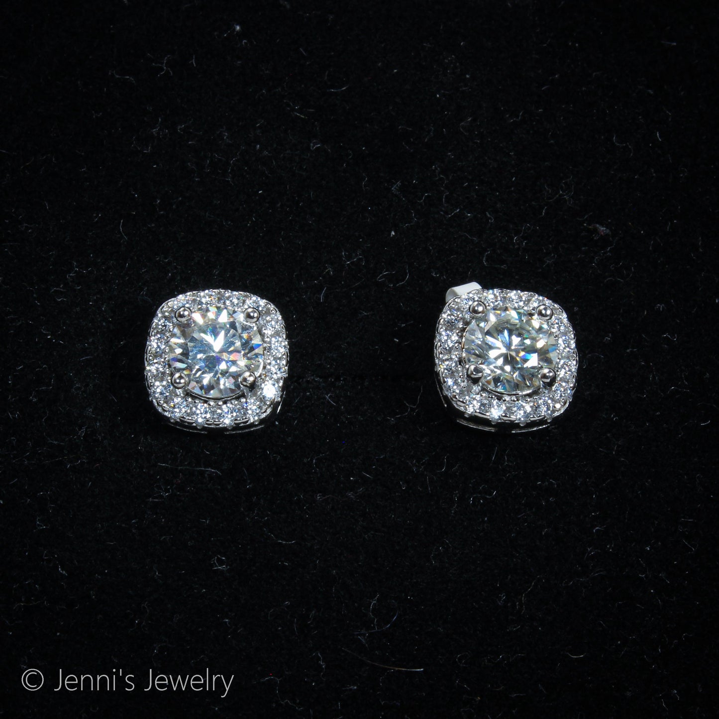 [GSJ-E003] Silver 925 1 CT Cushion Setting Moissanite Earstuds