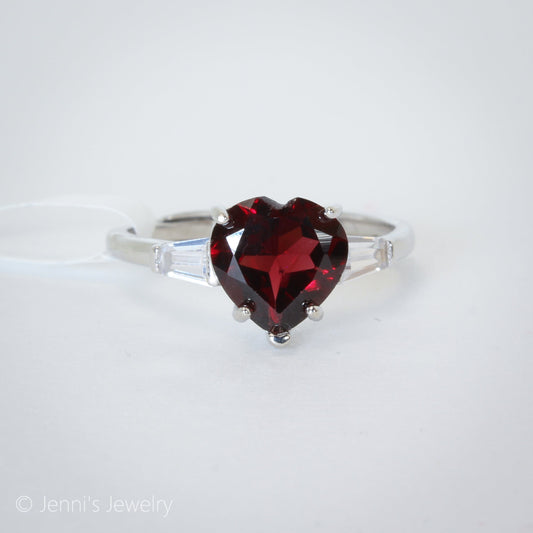 [JL-J14] Silver 925 Heart Shape Elegant Garnet Ring